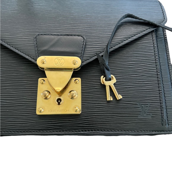 Louis Vuitton Sellier Dragonne Clutch - Picture 7 of 11